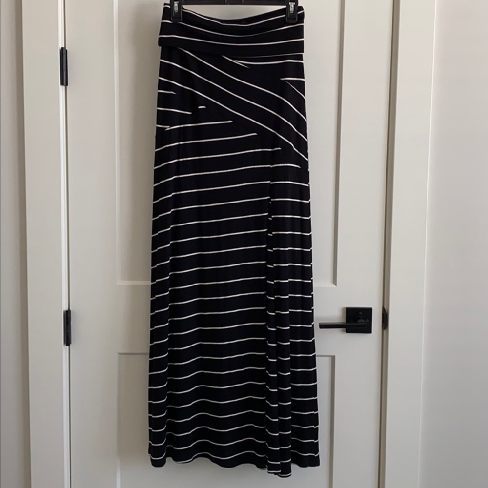 Skirt With Front Slit Size Women’s Small